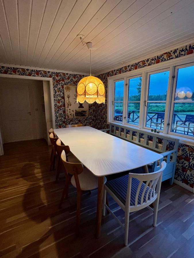 Idylliskt Hus Med Sjoeutsikt. Villa Osthammar Luaran gambar