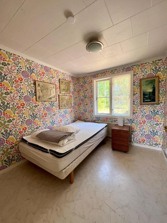 Idylliskt Hus Med Sjoeutsikt. Villa Osthammar Luaran gambar