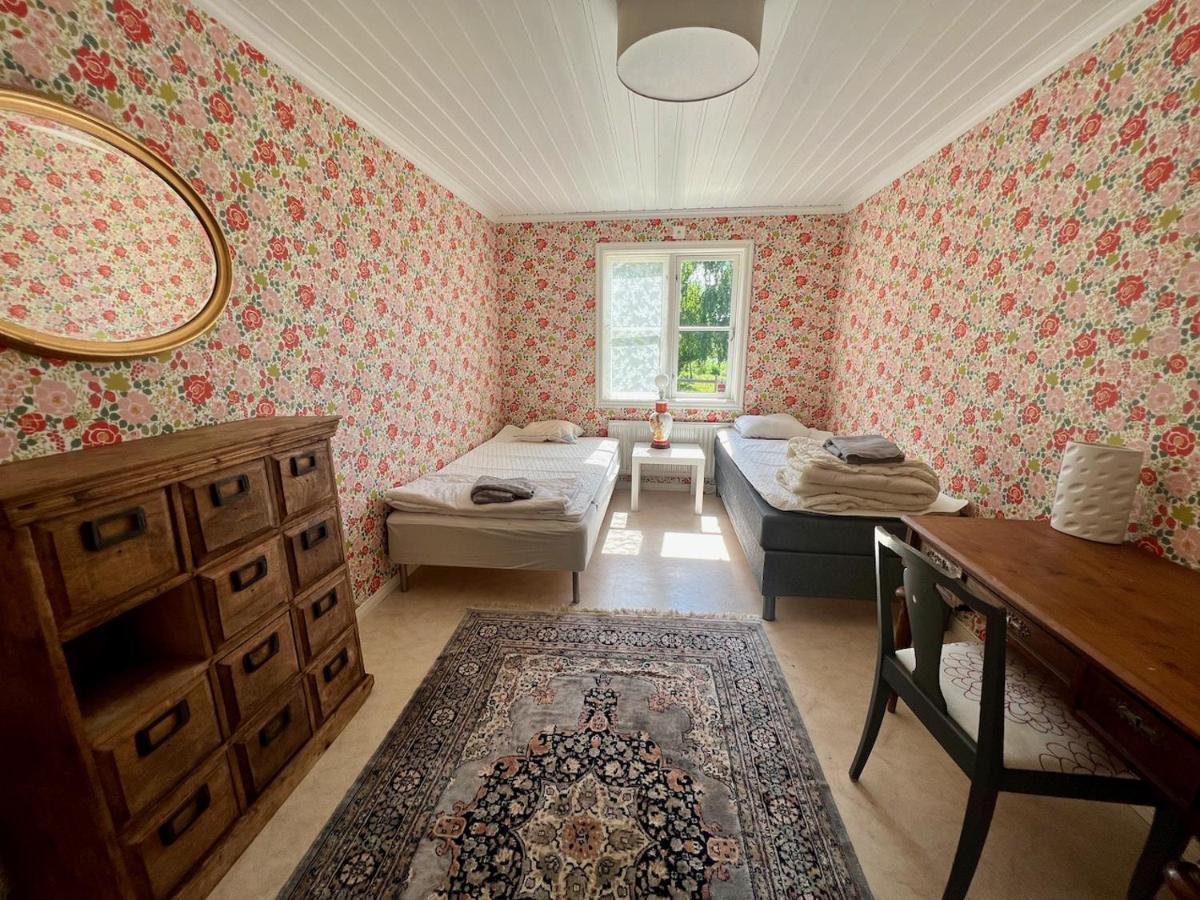 Idylliskt Hus Med Sjoeutsikt. Villa Osthammar Luaran gambar