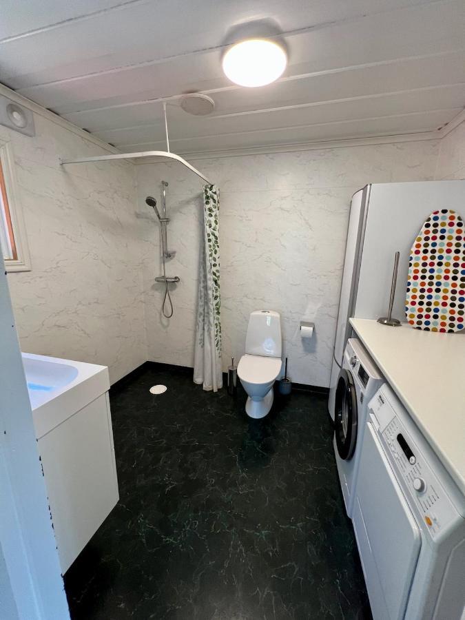 Idylliskt Hus Med Sjoeutsikt. Villa Osthammar Luaran gambar