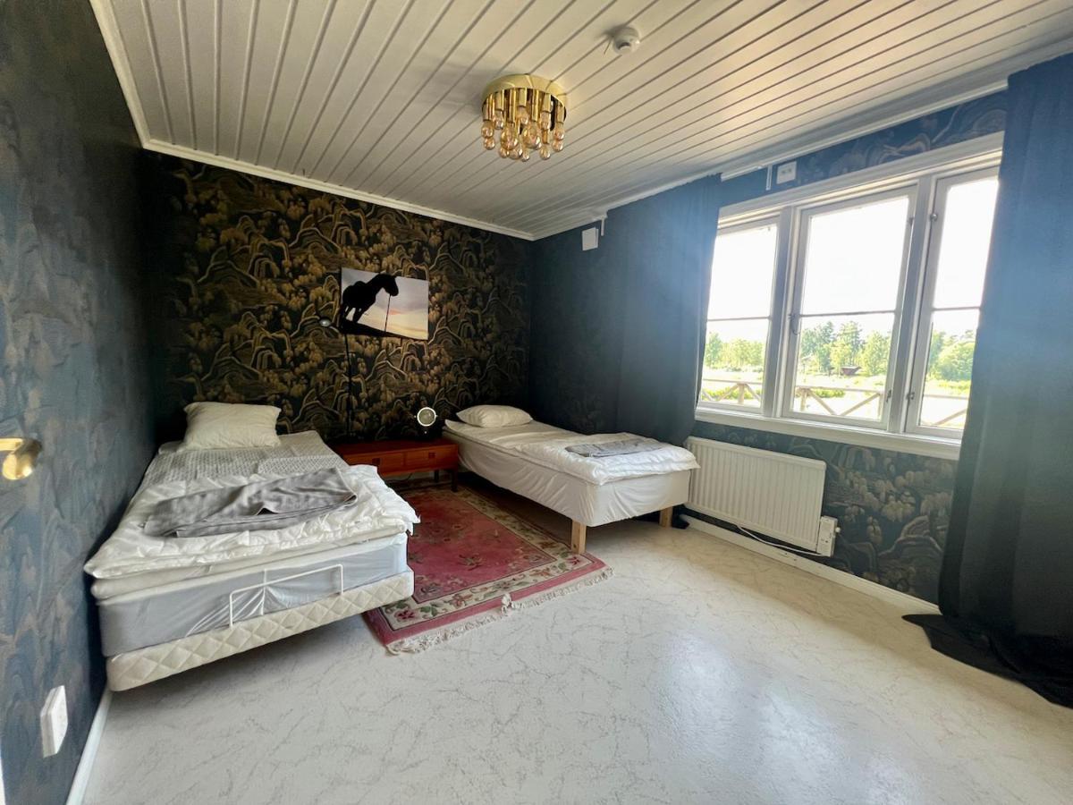 Idylliskt Hus Med Sjoeutsikt. Villa Osthammar Luaran gambar