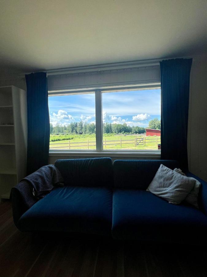 Idylliskt Hus Med Sjoeutsikt. Villa Osthammar Luaran gambar