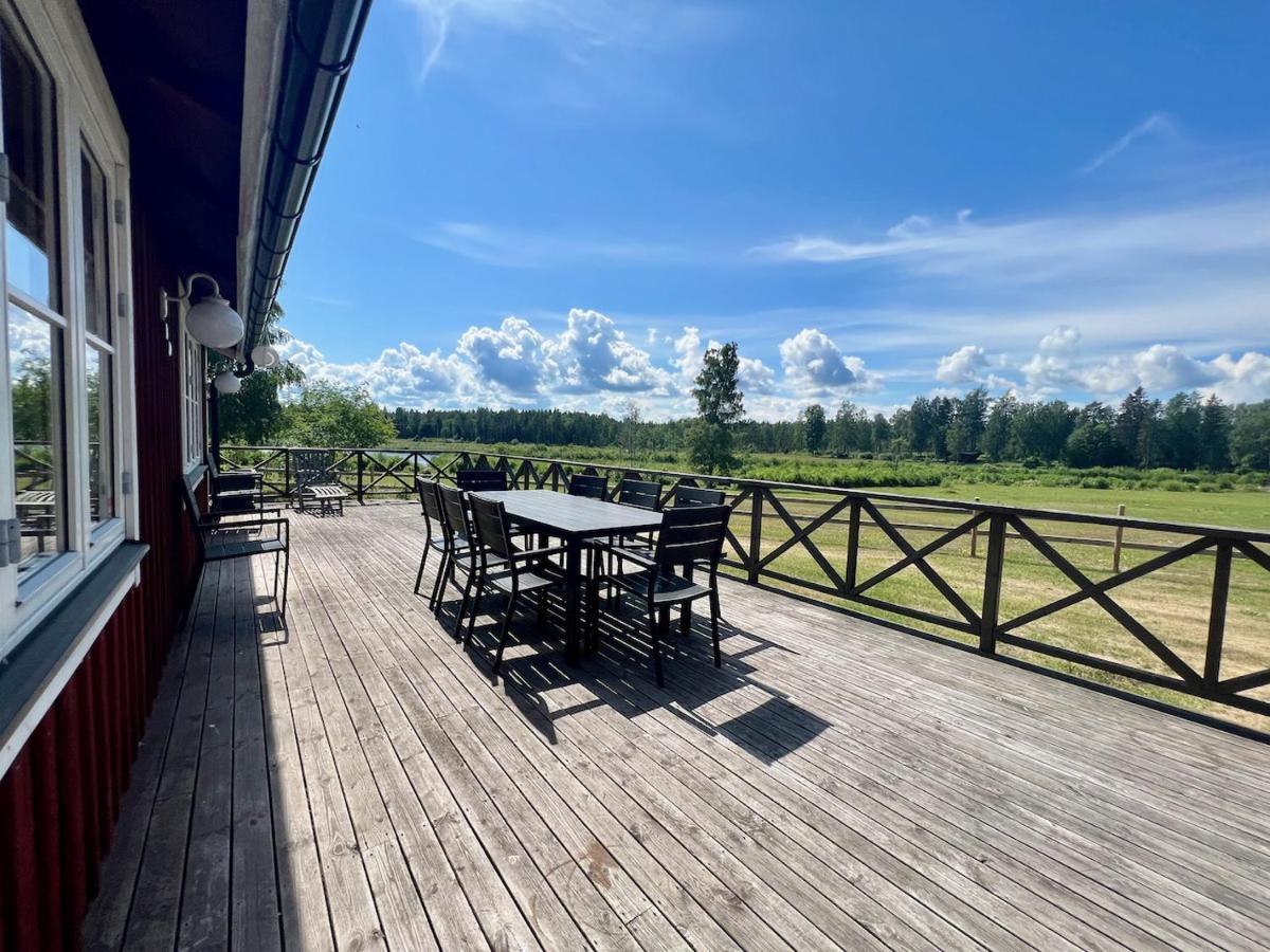 Idylliskt Hus Med Sjoeutsikt. Villa Osthammar Luaran gambar